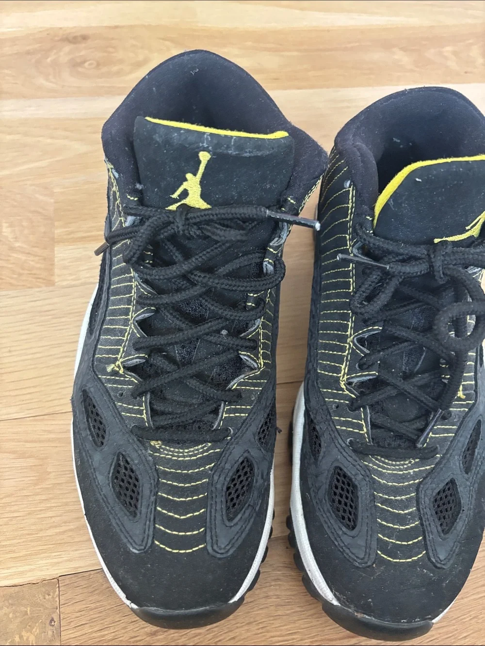 Jordan Men’s Black Sneakers with Yellow Accents size 8